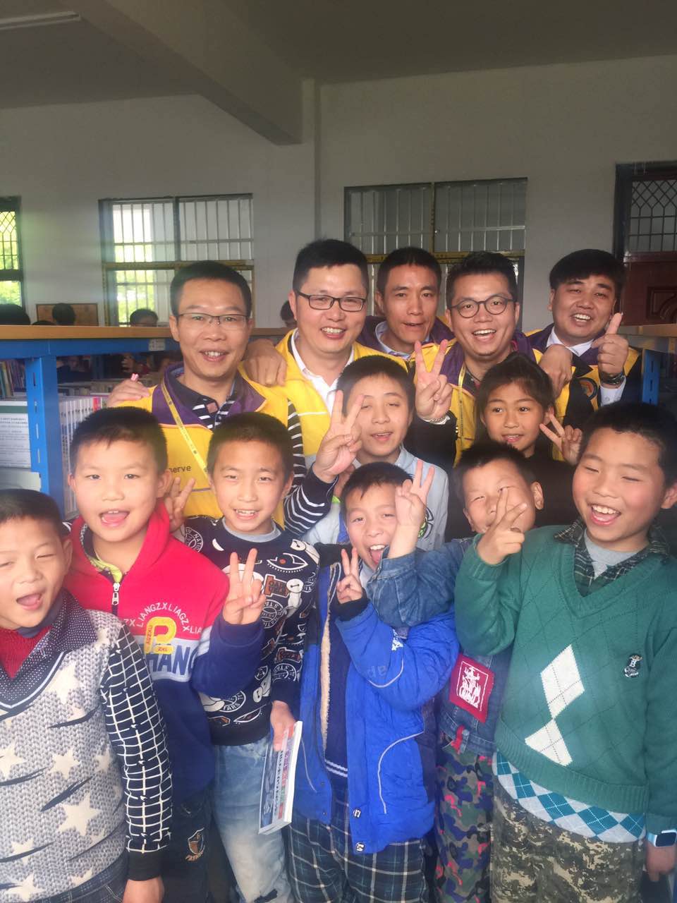 广东狮子会爱心合影