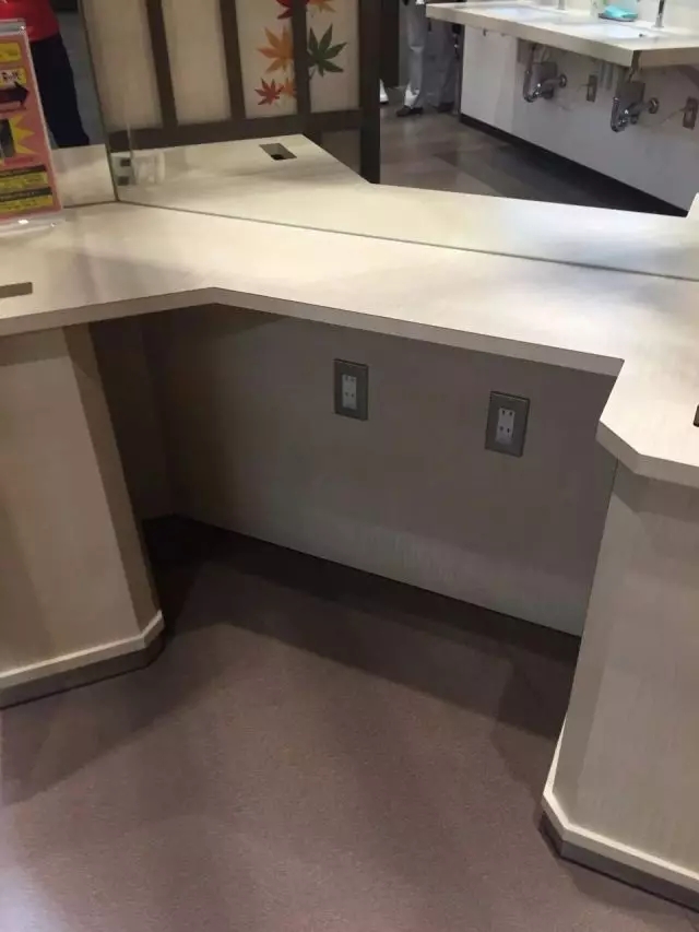 贴心设计充电插口