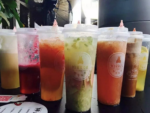 在喜茶、奈雪的茶阴影下，明月珑茶“萌”动现身