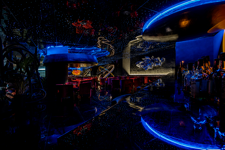 这个酒吧的餐饮空间设计，放眼尽是星辰宇宙